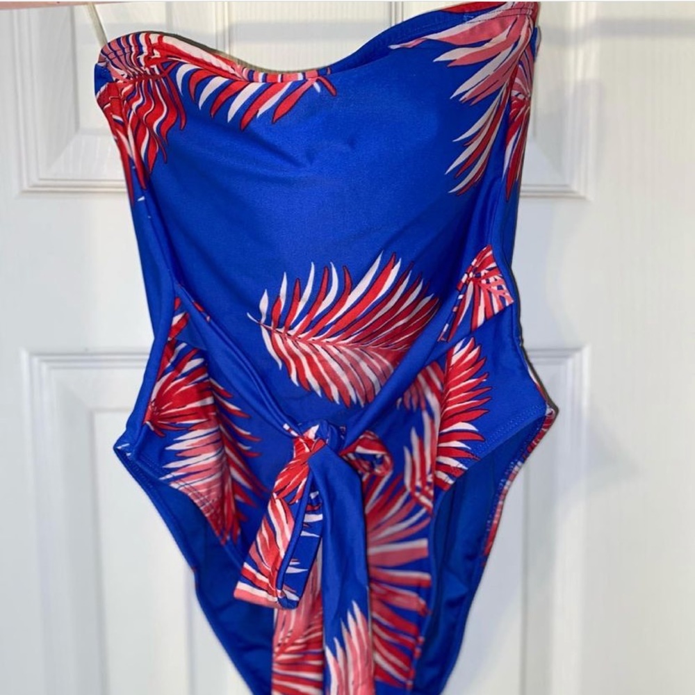 NWOT strapless one piece belted bikini Forever21